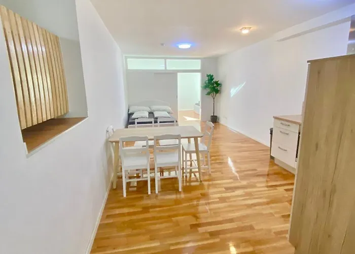 Modern 2-bedroom With Free Parking *